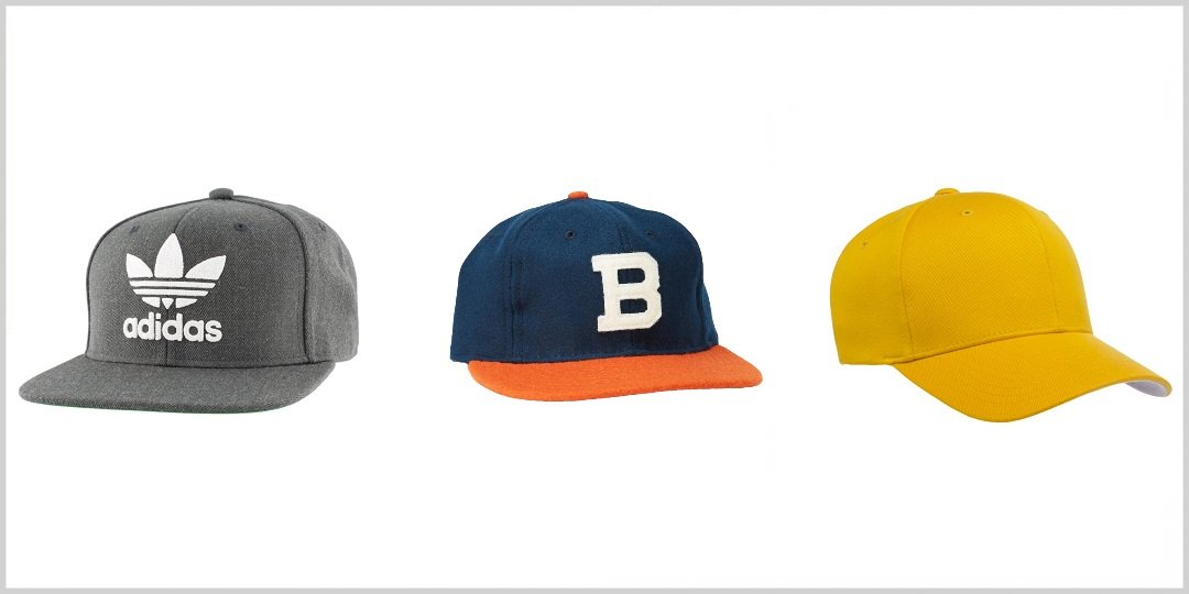 Trio czapek baseballowych od lewej do prawej na białym tle: szara Czapka adidas, niebiesko-pomarańczowa Czapka Brooklyn Bushwicks I p