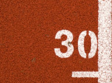 Znak " 30 " na bieżni