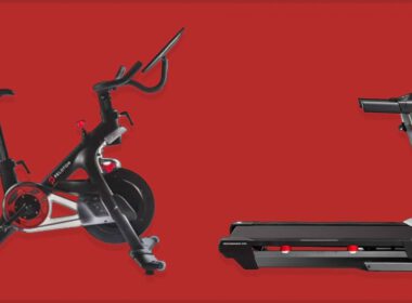 Rower Peloton i bieżnia ProForm na czerwonym tle