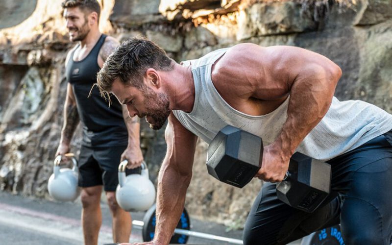 Chris Hemsworth ćwiczy z trenerem Luke ' em Zocchi