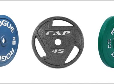 Trio talerzy obciążeniowych firmy Rogue, CAP Barbell i Hulkfit.