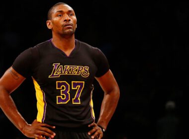 Metta World Peace w czarnej koszulce Los Angeles Lakers